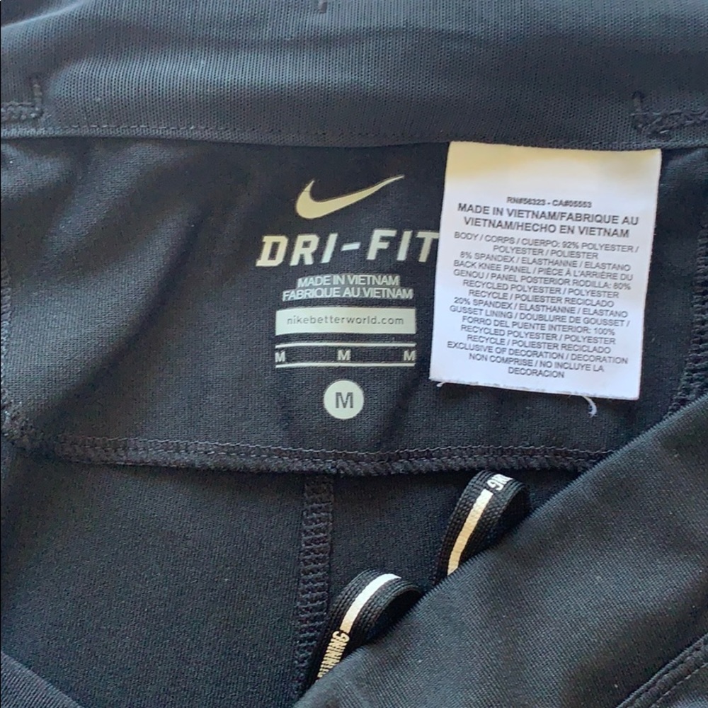 Medium nike leggings.
